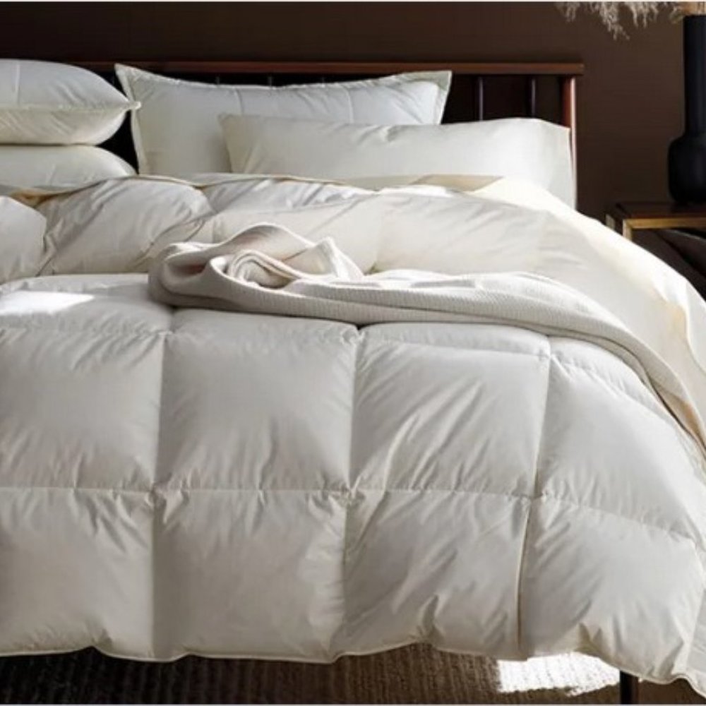 The Company Store Lacrosse Loftaire DownAlternative Light Warmth Comforter